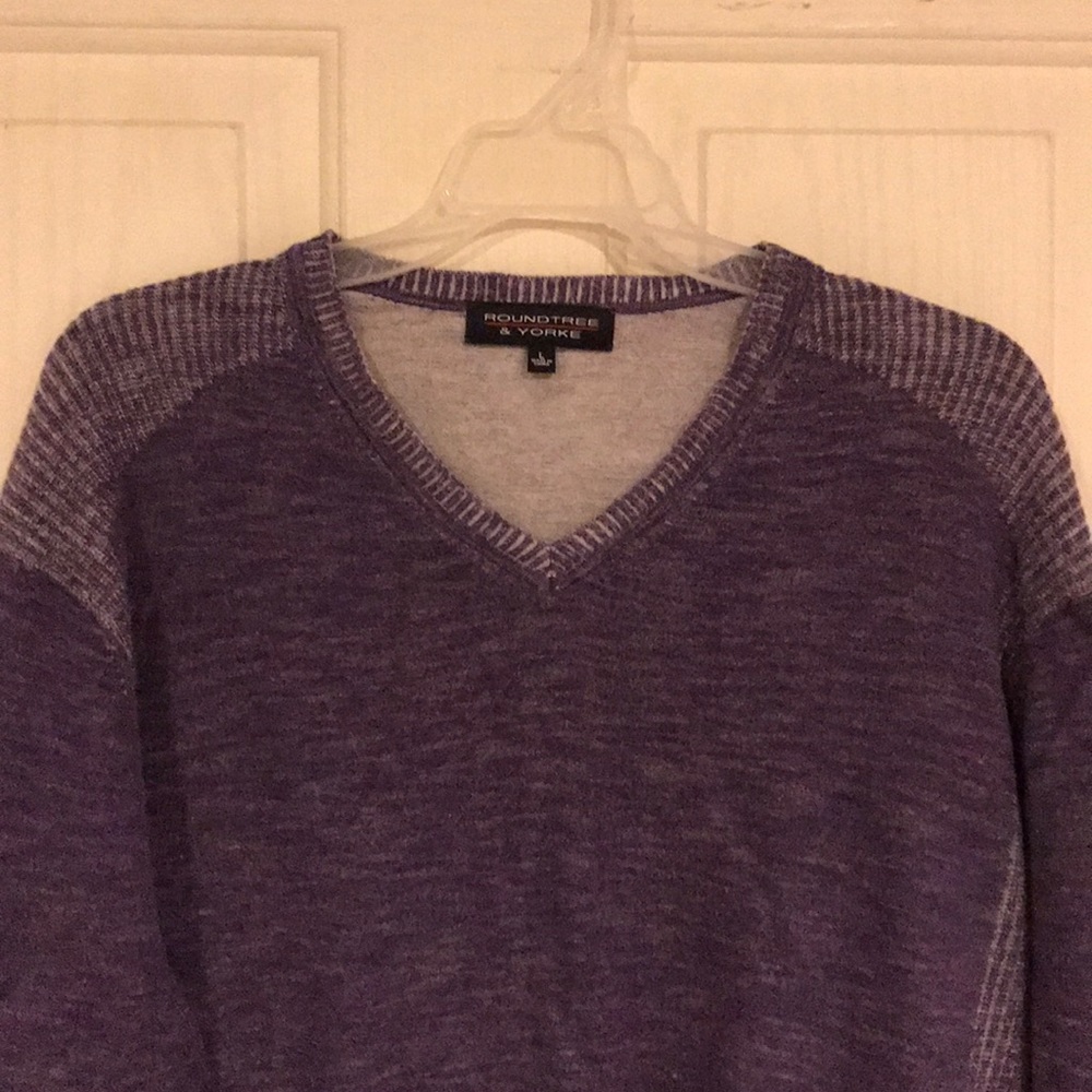 RoundTree & York Purple V Neck Sweater Size Large